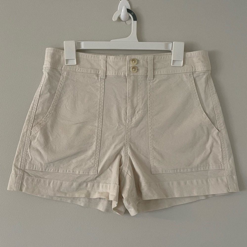 White shorts, size 8. with pockets on front and back. A new day.